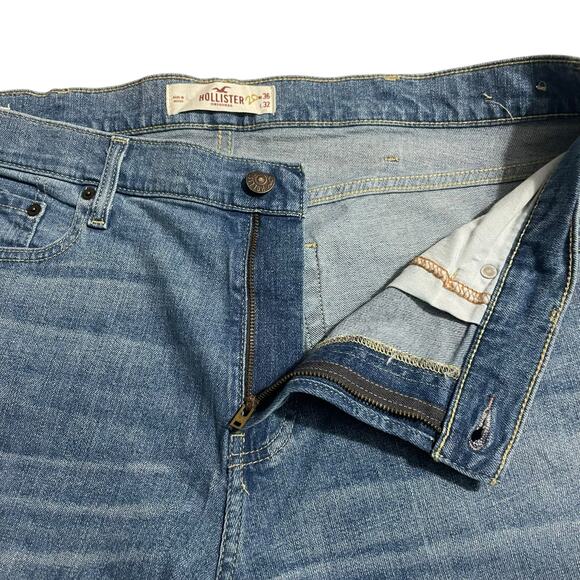 Hollister Mens Jeans Size 36 Classic Straight Leg Epic Flex Light Wash Zip Fly - Picture 3 of 12